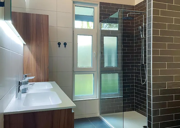 Дом отдыха Lovely In With Wifi *