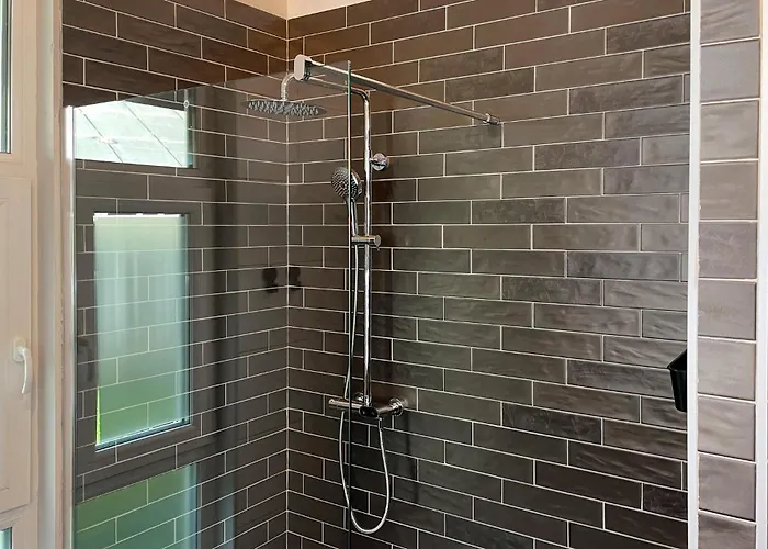 Дом отдыха Lovely In With Wifi *